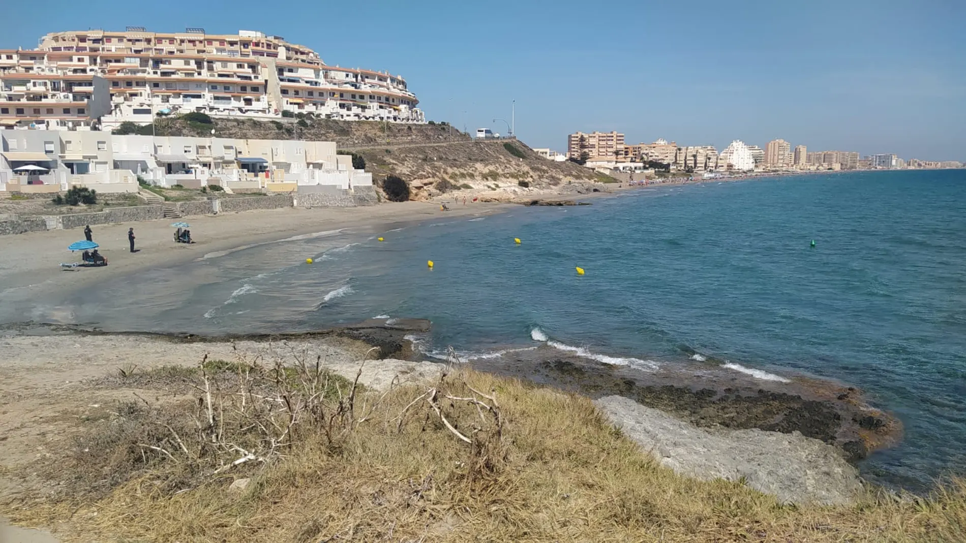 Cerrada temporalmente al baño la playa mediterránea del Banco del Tabal