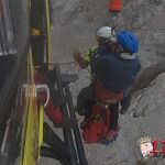 Momento del rescate de la montañera de 57 años en Picos de Europa