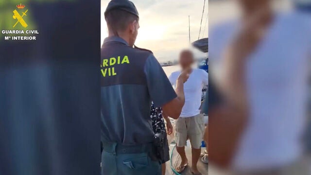 Identifican a los tripulantes de un barco que disparan a orcas en el estrecho de Gibraltar
