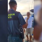 Identifican a los tripulantes de un barco que disparan a orcas en el estrecho de Gibraltar