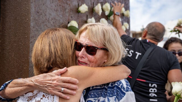 Ofrenda floral en Gran Canaria a las víctimas de la tragedia de Spanair en el 15º aniversario