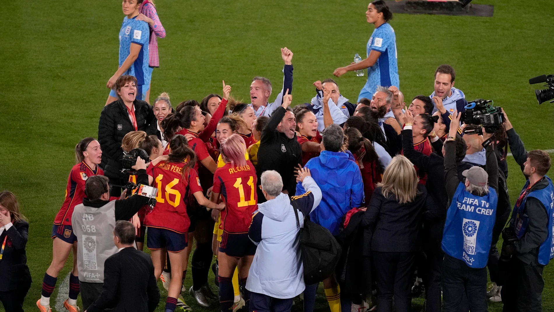 Team Spain celebrate after defeating England during the Women's World Cup soccer final at Stadium Australia in Sydney, Australia, Sunday, Aug. 20, 2023. (AP Photo/Mark Baker)