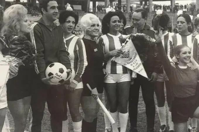 «Folclóricas» y «finolis»: el inicio del fútbol femenino