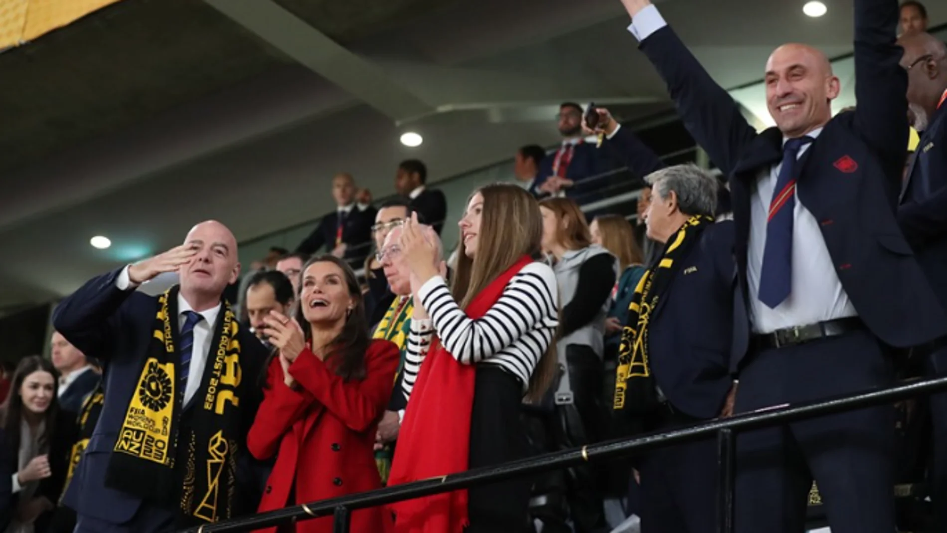 Luis Rubiales en el palco, junto a la Reina, la Infanta Sofía y el presidente de la FIFA, Gianni Infantino