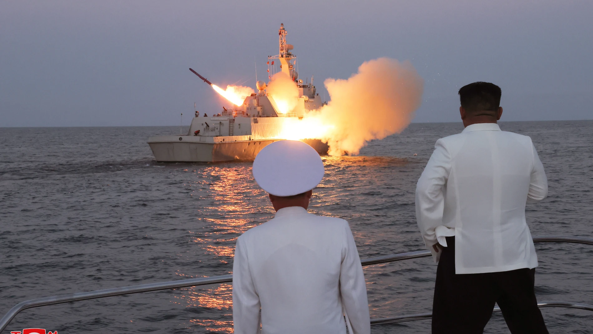 N/a (Korea, Democratic People''s Republic Of), 20/08/2023.- An undated photo released by the official North Korean Central News Agency (KCNA) on 21 August 2023 shows North Korean leader Kim Jong Un (R) inspecting a flotilla of the East Sea Fleet of the Navy of the Korean People's Army (KPA) in North Korea. EFE/EPA/KCNA EDITORIAL USE ONLY 