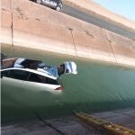 Un coche con cinco ocupantes cae al canal del trasvase Tajo-Segura