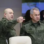 General Sergei Surovikin (L), commander of Russia&#39;s military operation in Ukraine, and Russian Defence Minister Sergei Shoigu (C) during a visit by Russian President Putin to the joint headquarters of the military branches of the Russian armed forces involved in the &#39;special military operation&#39; in Ukraine, at an undisclosed location in Russia.
