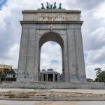 Desperfectos del arco del triunfo de Moncloa, Madrid