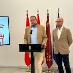 Los concejales del PP José Guillén y José Francisco Muñoz en una rueda de prensa
