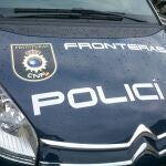 Rescatan en el Puerto de Algeciras a un migrante que viajaba semiinconsciente sobre el techo de un camión frigorífico
