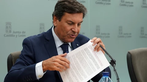 El portavoz de la Junta, Carlos Fernández Carriedo, explica los acuerdos del Consejo de Gobierno