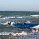 Interceptan una patera con cinco personas a bordo en la costa de Guardamar del Segura (Alicante)