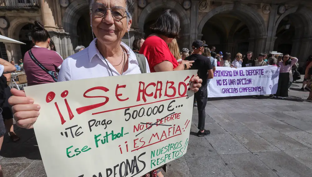 PROTESTA FEMINISTA EN SALAMANCA CONTRA RUBALES