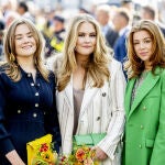 De izquierda a derecha, las princesas Alexia, Amalia y Ariana de Holanda