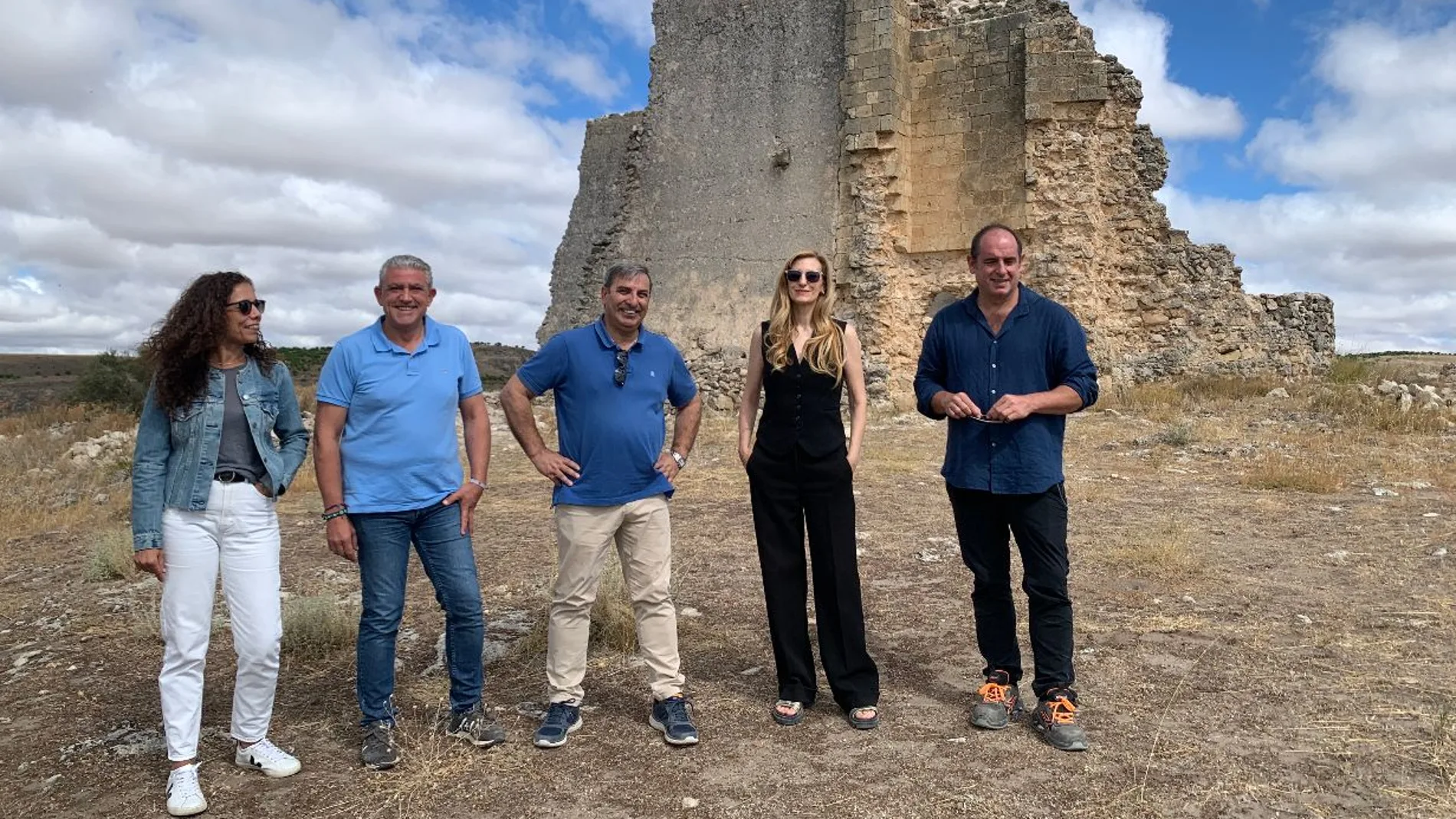 La viceconsejera de Acción Cultural, Mar Sancho, visita el yacimiento arqueológico de Confloenta (Segovia)