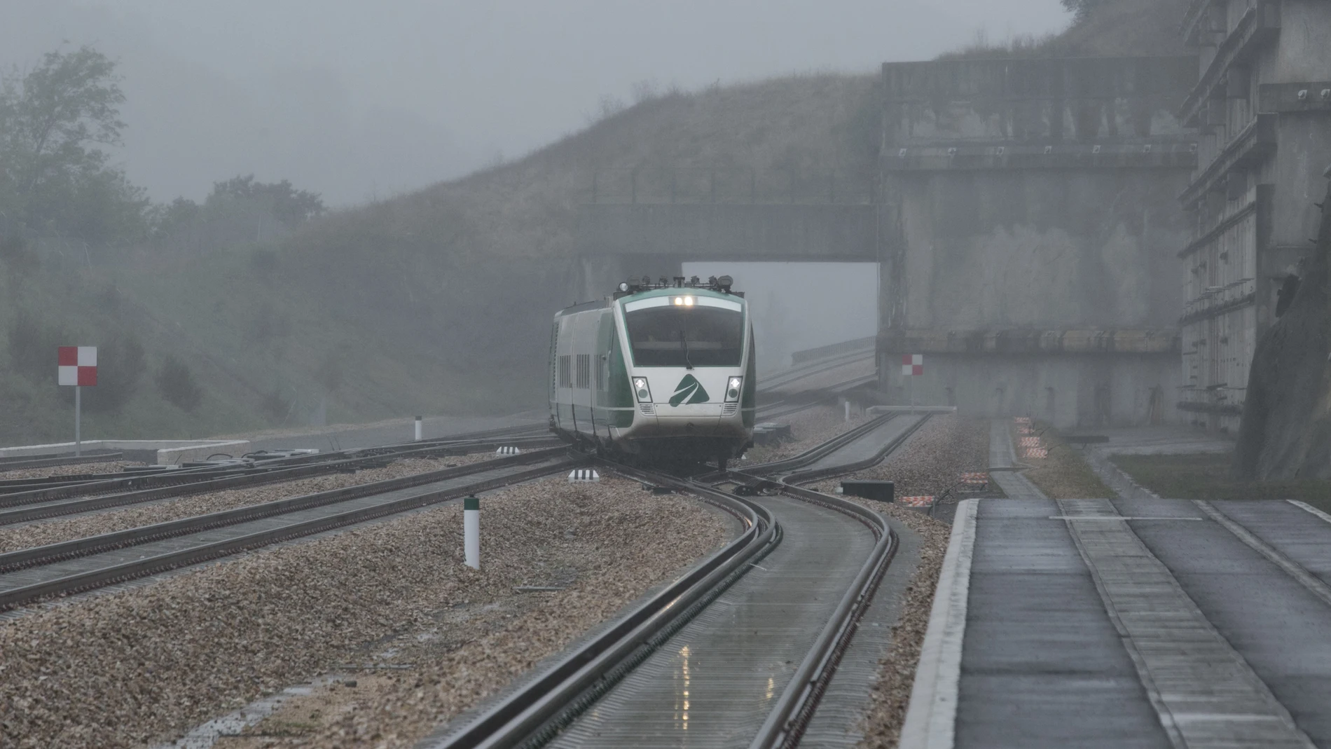Economía/Transportes.- Adif inicia las pruebas de fiabilidad en la variante ferroviaria de Pajares
