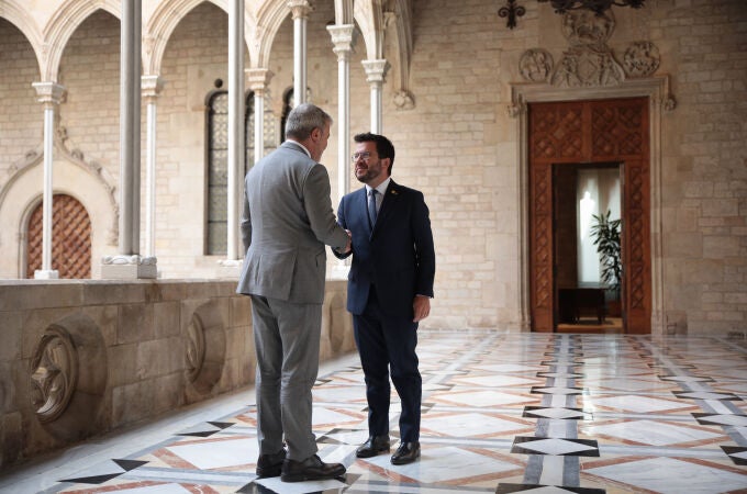 Aragonès y Collboni mantienen su primera reunión institucional en la Generalitat