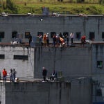 Disturbios en dos cárceles de Ecuador contra una intervención de Policía y Fuerzas Armadas