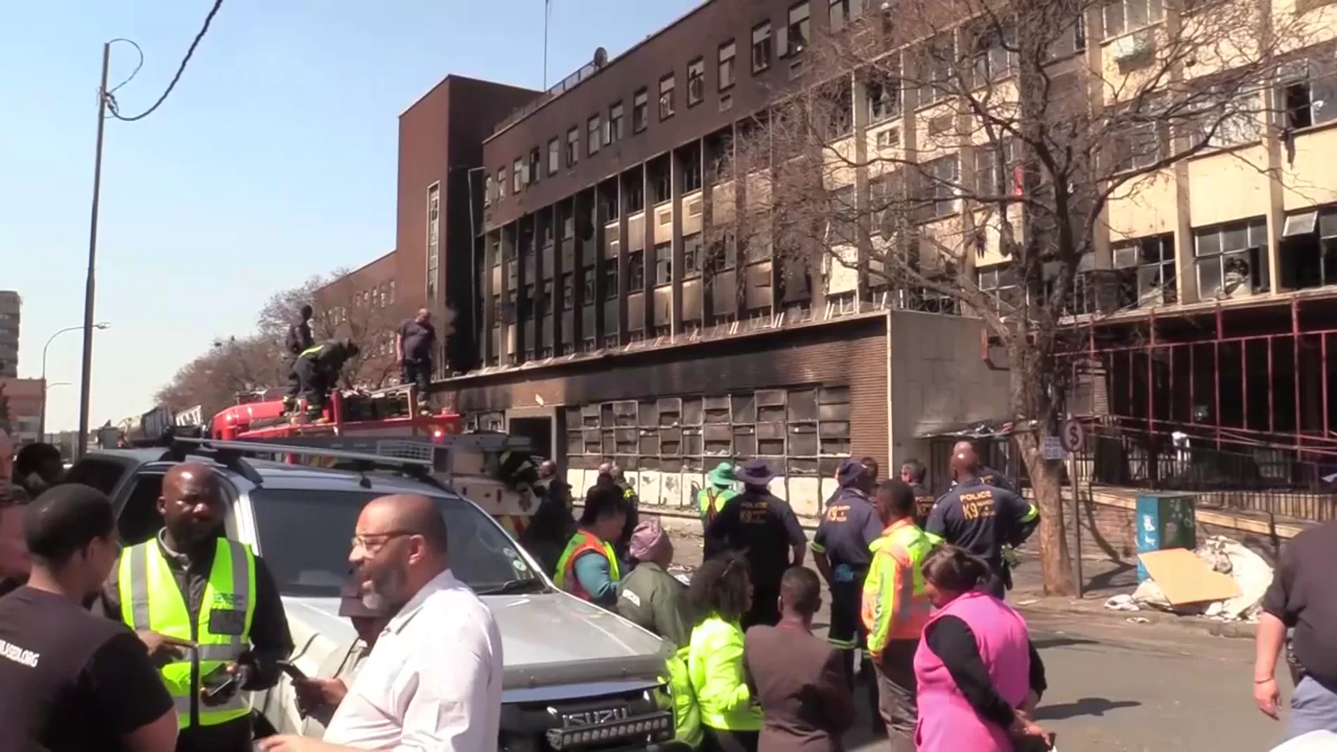 Un incendio deja 73 muertos en un edificio de Johannesburgo