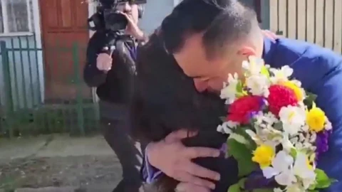 El emotivo reencuentro de una madre chilena con su hijo robado hace 42 Años