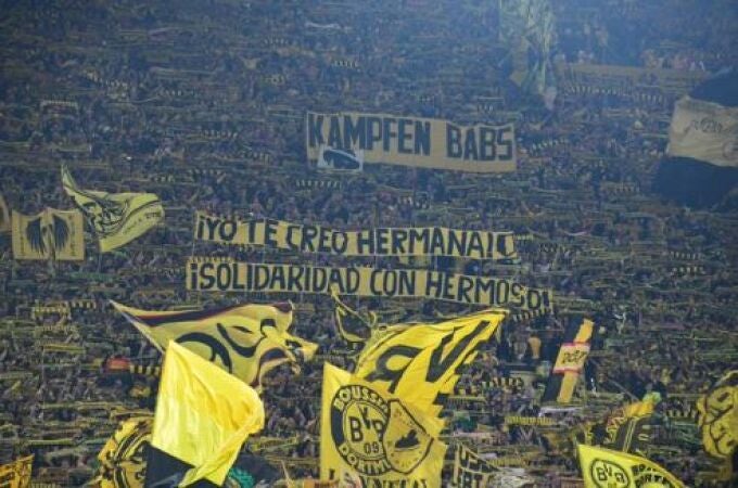  El Borussia Dortmund muestra una pancarta de apoyo a Jenni Hermoso