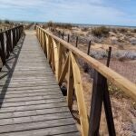 Investigan el hallazgo de restos óseos humanos en la playa del Espigón de Huelva