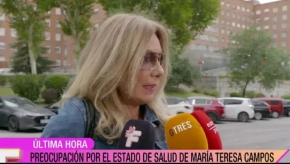 Belén Ro llega al hospital a visitar a María Teresa Campos