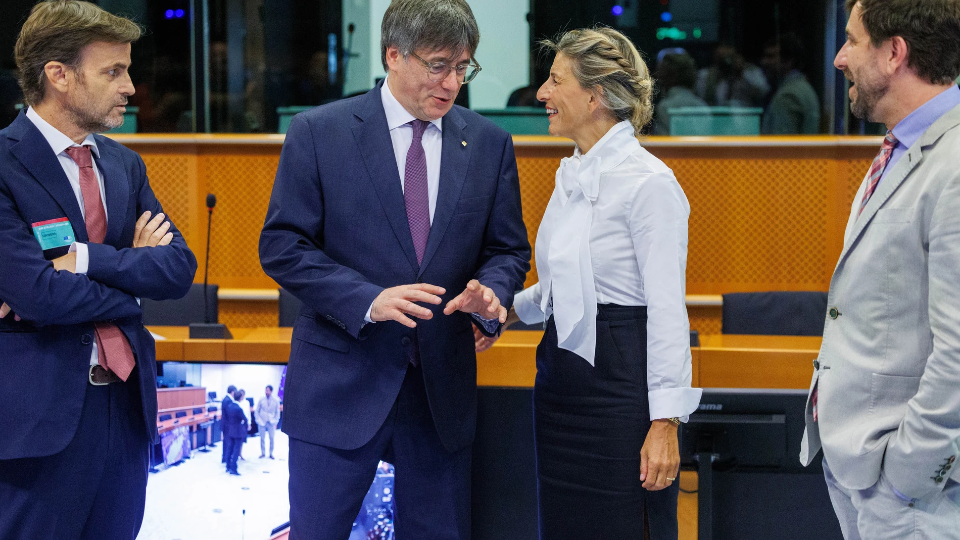 Brussels (Belgium), 04/09/2023.- (L-R) Jaume Asens, member of the European Parliament Carles Puigdemont, Spanish Second Deputy Prime Minister and Sumar party leader Yolanda Diaz and member of the European Parliament Antoni Comin meet in Brussels, Belgium, 04 September 2023. (Bélgica, Bruselas) EFE/EPA/OLIVIER MATTHYS 