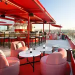 Visitar el rooftop del hotel Hard Rock Madrid con vistas al Museo Reina Sofía puede ser un muy buen plan para hacer en septiembre