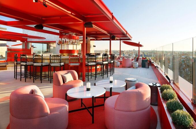Visitar el rooftop del hotel Hard Rock Madrid con vistas al Museo Reina Sofía puede ser un muy buen plan para hacer en septiembre