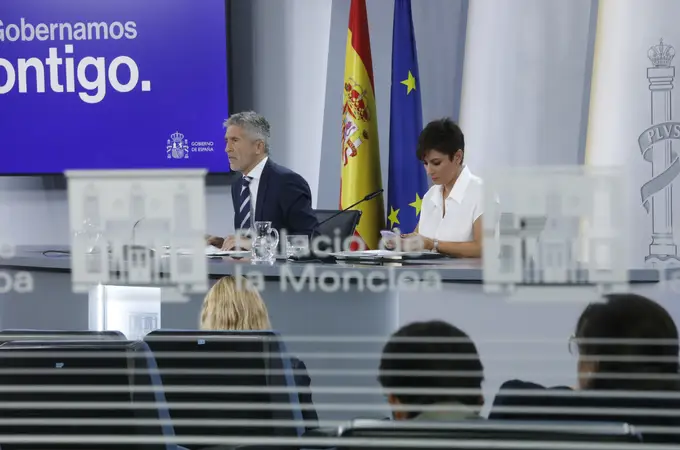 Moncloa evita entrar al choque con Puigdemont tras poner precio a la investidura