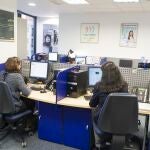 El teléfono 016 contra la violencia de género cumple 16 años: casi 1,2 millones de llamadas