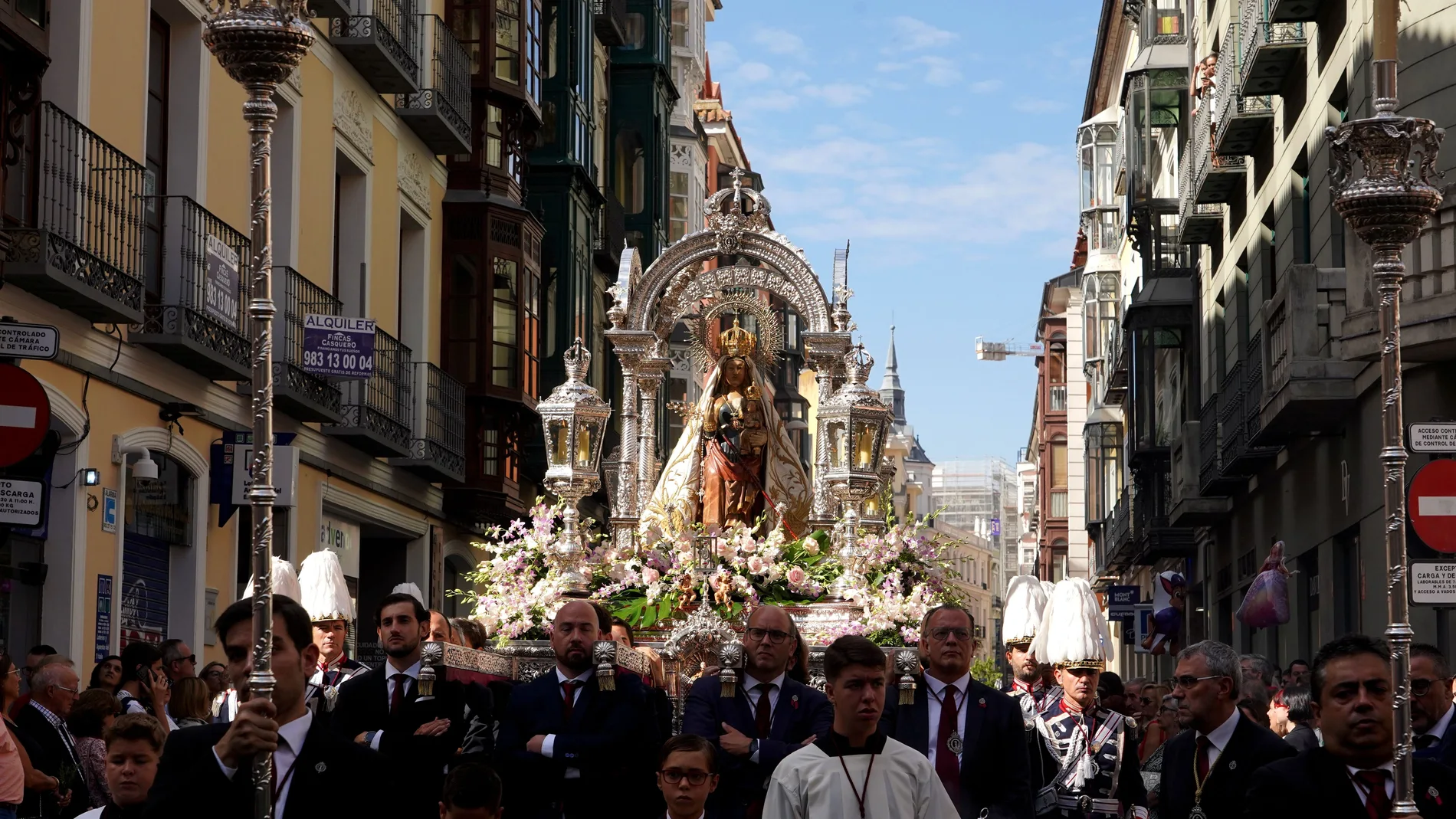 Los vallisoletanos honran con entusiasmo a su patrona, la Virgen de San Lorenzo