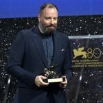 Greek filmmaker Yorgos Lanthimos holds the Golden Lion award for his movie 'Poor Things' during the closing and awards ceremony of the 80th annual Venice International Film Festival, in Venice, Italy, 09 September 2023. 