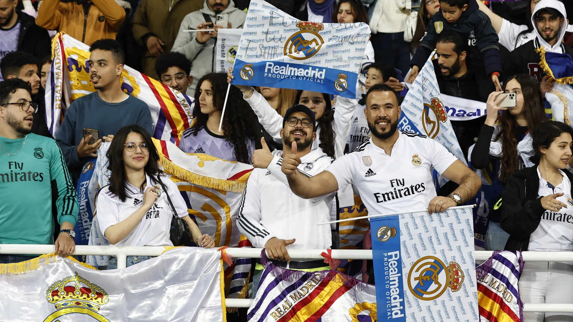Aficionados marroquíes, en un partido del Real Madrid en Rabat