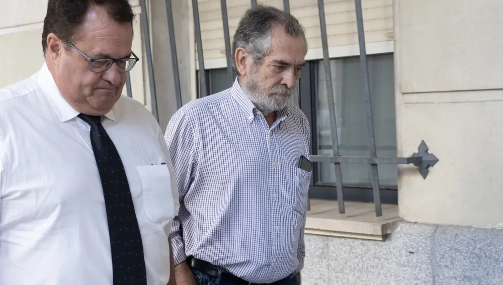 Antonio Rivas (derecha) con el abogado Jon Ander Sánchez