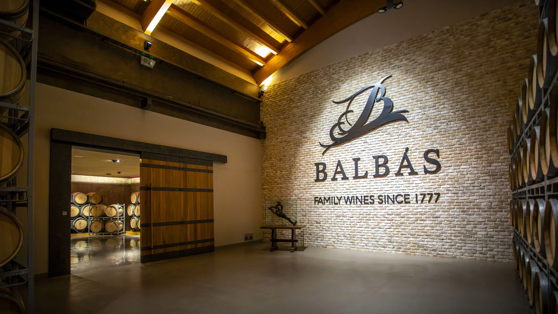 Bodegas Balbás amplía sus instalaciones e invierte en I+D