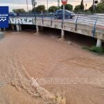 Las fuertes lluvias han inundado puentes y carreteras en Murcia