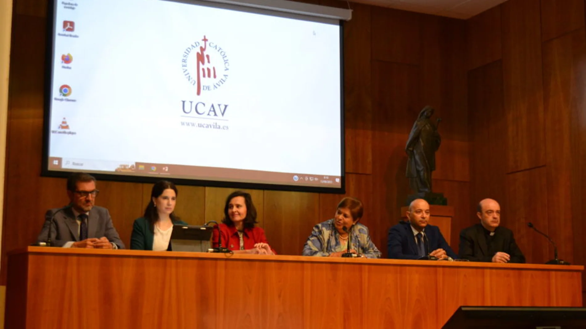 la rectora de la UCAV, María del Rosario Sáez Yugüero, preside el acto de bivenvenida al los alumnos al nuevo curso