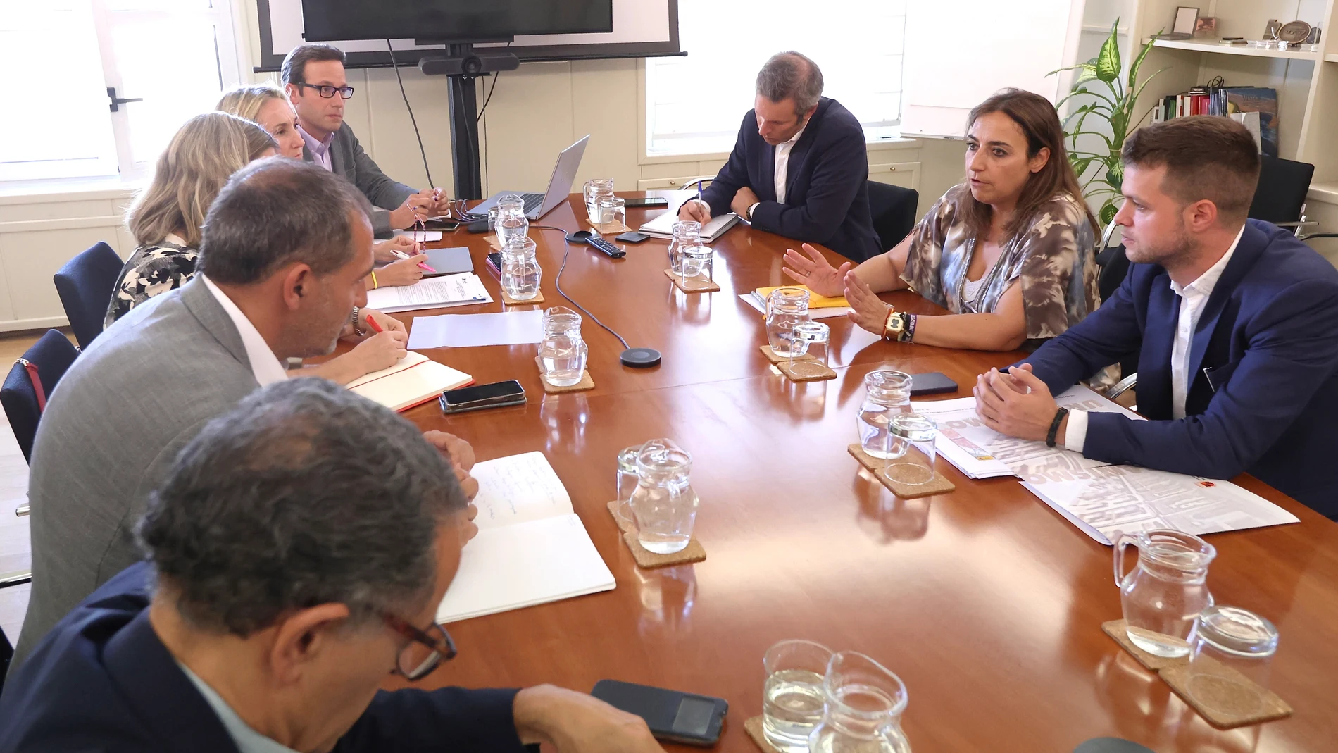 La alcaldesa de Palencia, Miriam Andrés, mantiene un encuentro con el secretario general de Infraestructuras del Gobierno de España, Xavier Flores García.