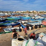 Italian authorities begin transfer of migrants from Lampedusa