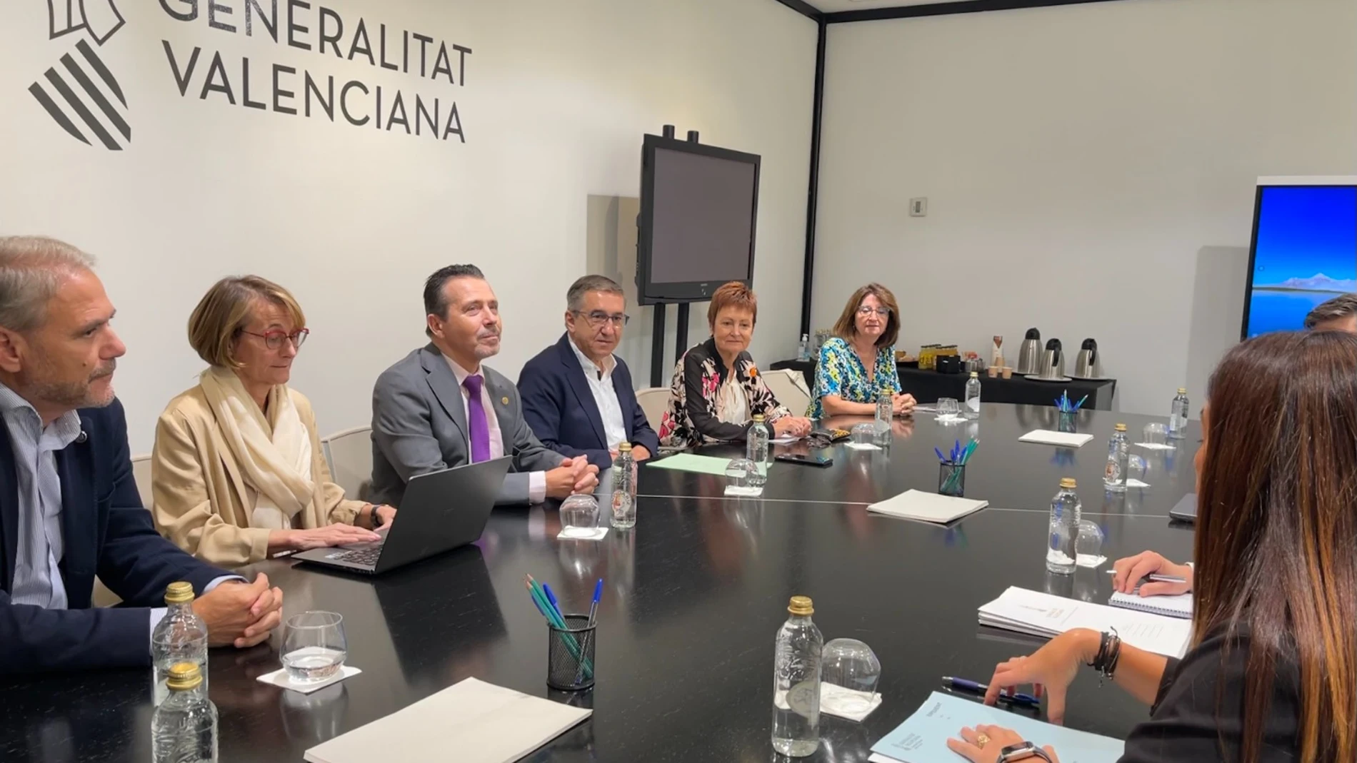 El conseller de Educación, José Antonio Rovira, se reunió ayer con los rectores de las universidades públicas