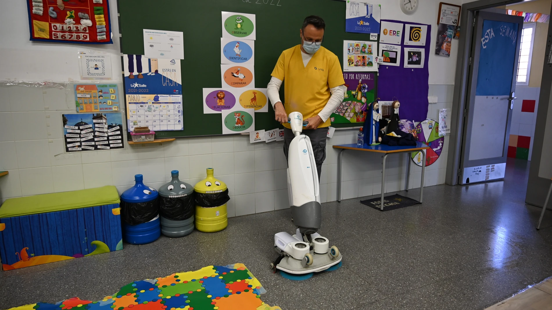 La empresa andaluza UNEI crea cerca de un centenar de empleos en la limpieza de 50 centros escolares. UNEI 15/09/2023