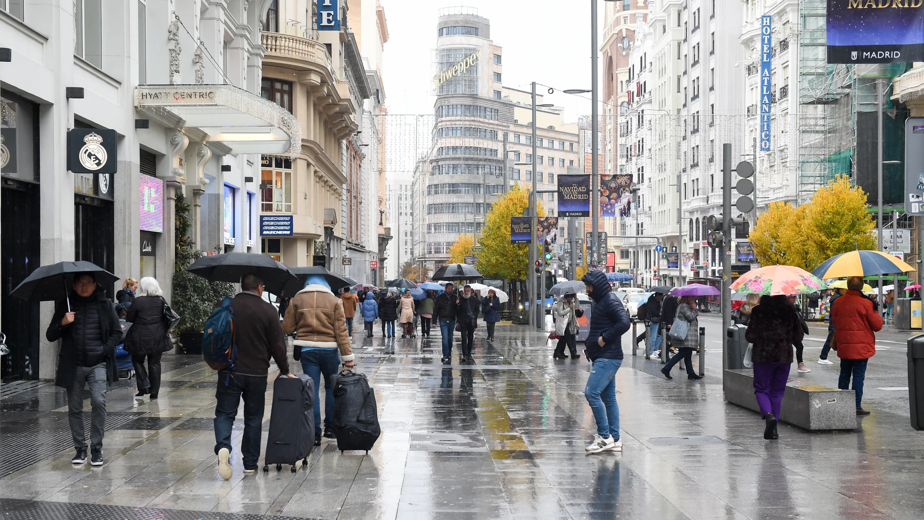 La lluvia provoca incidencias en Cercanías y Metro y retenciones en las carreteras de entrada a Madrid