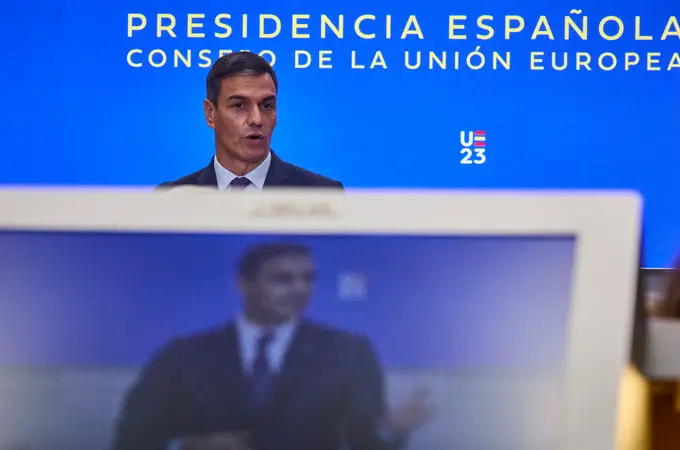 Sánchez contraataca con mociones en toda España para respaldar su negociación con los independentistas 