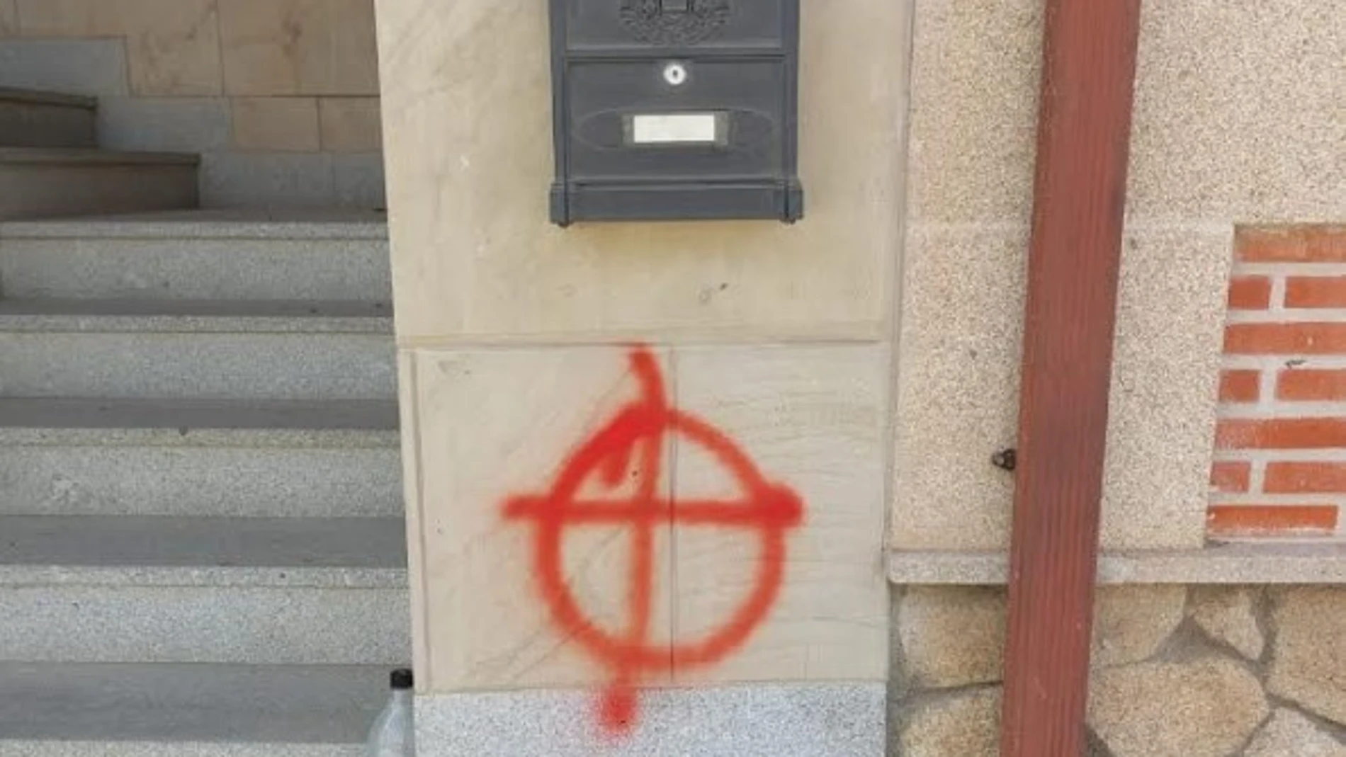 Pintada que ha aparecido en la casa del alcalde de Villaflores