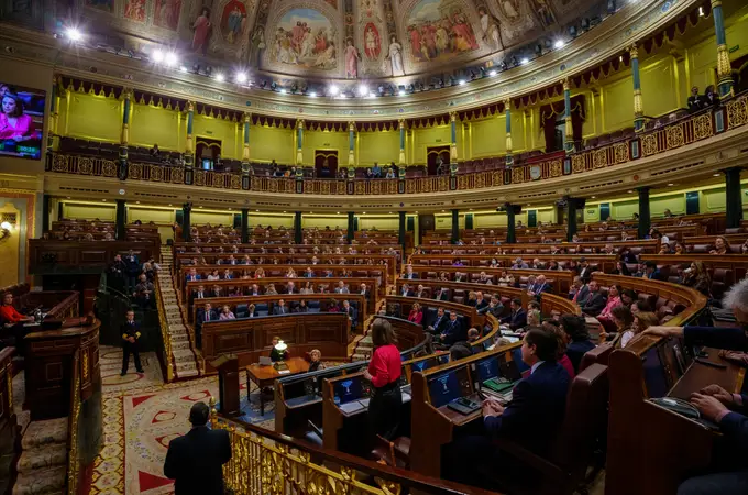 Más de 60 exdiputados se suman al rechazo a un Congreso «plurilingüe»