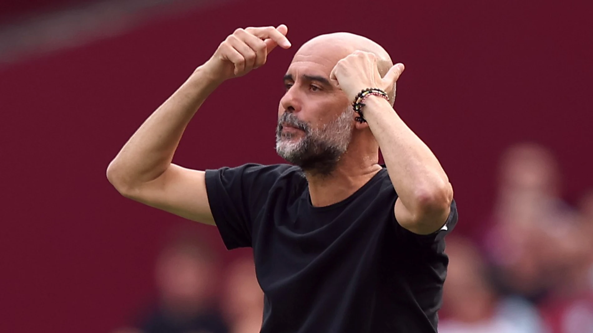 16 September 2023, United Kingdom, London: Manchester City manager Pep Guardiola gestures on the touchline during the English Premier League soccer match between West Ham United and Manchester City at the London Stadium. Photo: George Tewkesbury/PA Wire/dpa16/09/2023 ONLY FOR USE IN SPAIN