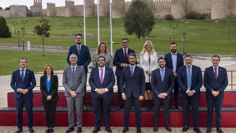 El presidente del Grupo Ciudades Patrimonio de la Humanidad de España (GCPHE) y alcalde de San Cristóbal de la Laguna, Luis Yeray Gutiérrez, y el alcalde de Ávila, Jesús Manuel Sánchez Cabrera, ofrecen una rueda de prensa tras la Asamblea Extraordinaria por el XXX aniversario del GCPHE. En el Palacio de Superunda.Previamente descubrieron una placa conmemorativa por el XXX aniversario del GCPHE