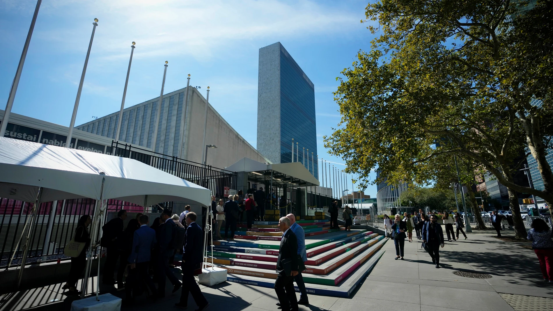 People arrive at the headquarters of United Nations ahead of this weeks General Assembly in New York, Sunday, Sept. 17 2023. (AP Photo / Bryan Woolston)